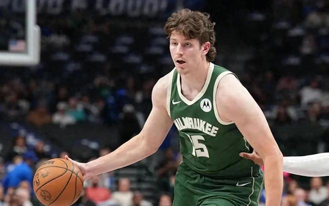 赛前CBA季后赛传出新动向，密尔沃基雄鹿战术微调，管理层表态：管理层满意，训练强度明显提升的简单介绍